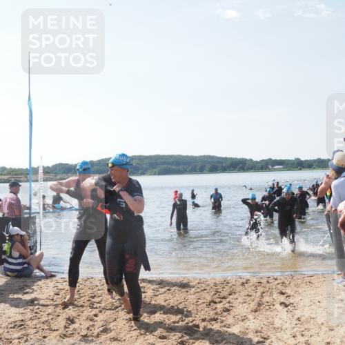 22.06.2025 - Viking Triathlon MichiJ http://msf.ph/oto/8091872 22.06.2025 10:38:55 Schwimmen 26, 40, 57, 135, 148, 181, 185, 210, 211, 315, 327, 336, 408, 416, 451 meine-sportfotos.de