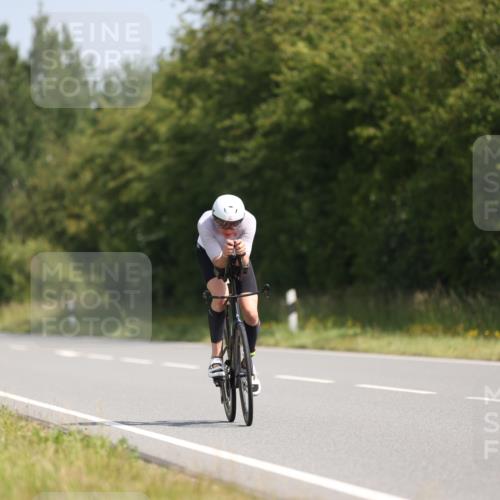 22.06.2025 - Viking Triathlon Yannick Fuchs http://msf.ph/oto/8091969 22.06.2025 11:12:53 Radfahren 99, 133, 168, 213, 362, 381, 406 meine-sportfotos.de