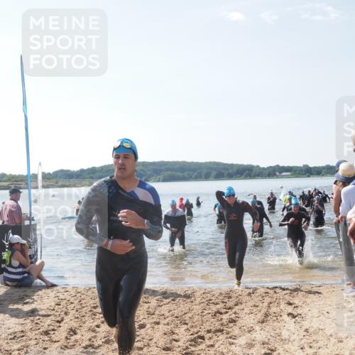 22.06.2025 - Viking Triathlon MichiJ http://msf.ph/oto/8091977 22.06.2025 10:38:59 Schwimmen 26, 40, 57, 79, 135, 148, 181, 185, 210, 211, 336, 351, 408, 416, 451, 654 meine-sportfotos.de