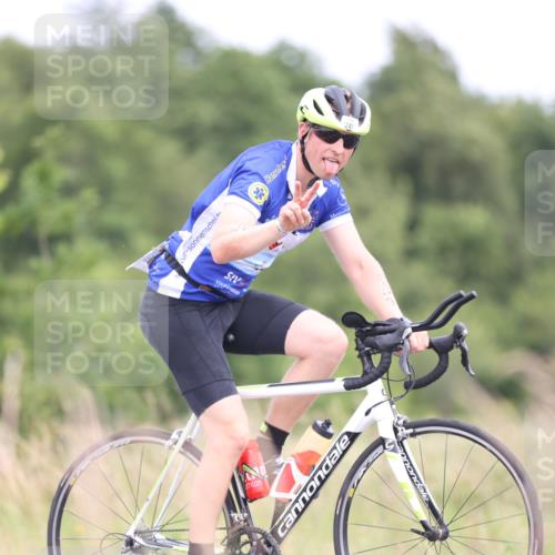22.06.2025 - Viking Triathlon Yannick Fuchs http://msf.ph/oto/8092220 22.06.2025 13:32:31 Radfahren 241, 244 meine-sportfotos.de
