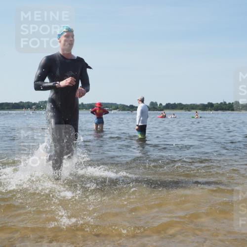 22.06.2025 - Viking Triathlon KatJ http://msf.ph/oto/8092244 22.06.2025 10:28:09 Schwimmen 14, 178, 196, 367, 401 meine-sportfotos.de