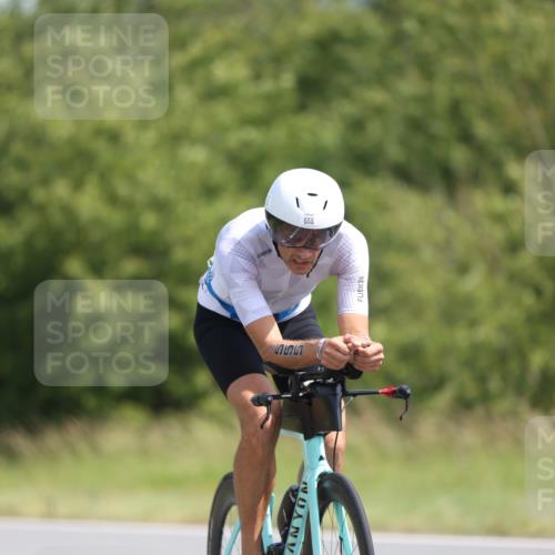 22.06.2025 - Viking Triathlon Yannick Fuchs http://msf.ph/oto/8092487 22.06.2025 11:15:05 Radfahren 12, 74, 102, 132, 285, 412, 555, 616 meine-sportfotos.de