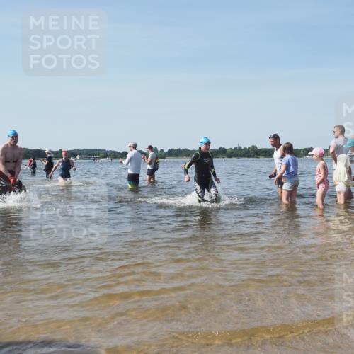 22.06.2025 - Viking Triathlon KatJ http://msf.ph/oto/8092807 22.06.2025 10:28:58 Schwimmen 12, 15, 152, 200, 301, 310, 384, 414, 443, 604, 628 meine-sportfotos.de