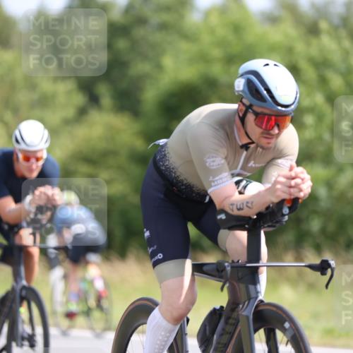 22.06.2025 - Viking Triathlon Yannick Fuchs http://msf.ph/oto/8093215 22.06.2025 11:17:57 Radfahren 5, 87, 207, 214, 229, 242, 243, 284, 294, 429, 464, 486, 492, 549 meine-sportfotos.de