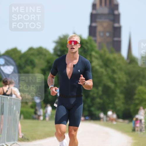 22.06.2025 - Viking Triathlon H.Heesch http://msf.ph/oto/8093342 22.06.2025 13:02:27 Laufen 229 meine-sportfotos.de