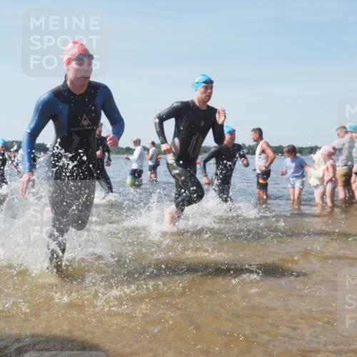 22.06.2025 - Viking Triathlon KatJ http://msf.ph/oto/8093373 22.06.2025 10:29:10 Schwimmen 7, 11, 12, 33, 152, 200, 310, 384, 458, 604, 652 meine-sportfotos.de