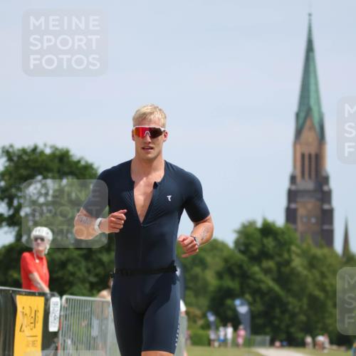 22.06.2025 - Viking Triathlon H.Heesch http://msf.ph/oto/8093385 22.06.2025 13:02:29 Laufen 229 meine-sportfotos.de