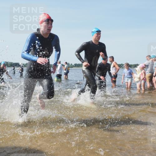 22.06.2025 - Viking Triathlon KatJ http://msf.ph/oto/8093387 22.06.2025 10:29:10 Schwimmen 7, 11, 12, 33, 152, 200, 310, 384, 458, 604, 652 meine-sportfotos.de