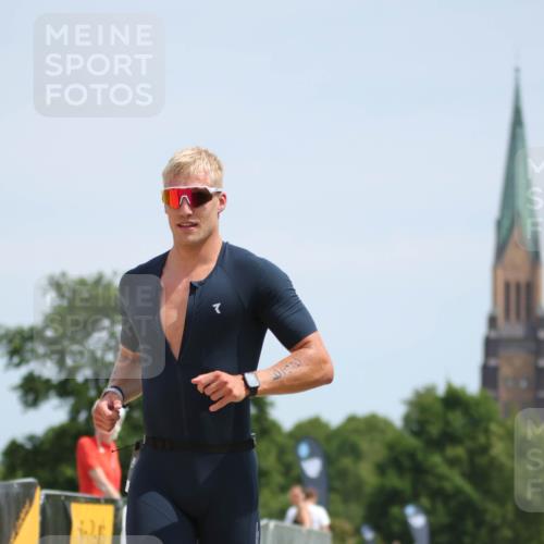 22.06.2025 - Viking Triathlon H.Heesch http://msf.ph/oto/8093411 22.06.2025 13:02:29 Laufen 229 meine-sportfotos.de