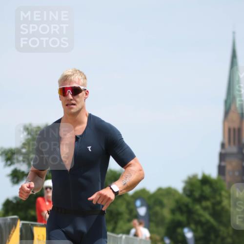 22.06.2025 - Viking Triathlon H.Heesch http://msf.ph/oto/8093424 22.06.2025 13:02:29 Laufen 229 meine-sportfotos.de