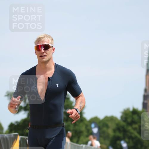 22.06.2025 - Viking Triathlon H.Heesch http://msf.ph/oto/8093434 22.06.2025 13:02:30 Laufen 229 meine-sportfotos.de