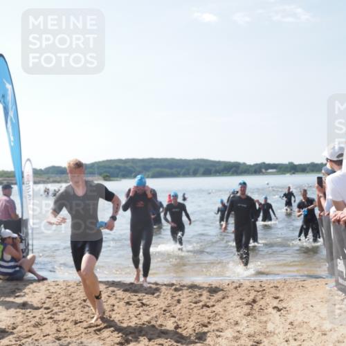 22.06.2025 - Viking Triathlon MichiJ http://msf.ph/oto/8093441 22.06.2025 10:39:39 Schwimmen 25, 29, 86, 93, 117, 138, 150, 244, 337, 423, 529 meine-sportfotos.de