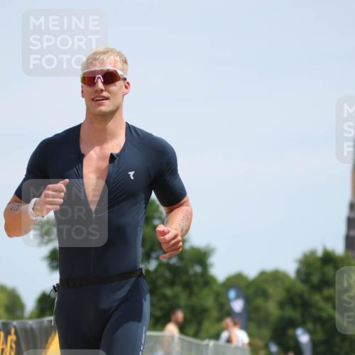 22.06.2025 - Viking Triathlon H.Heesch http://msf.ph/oto/8093442 22.06.2025 13:02:30 Laufen 229 meine-sportfotos.de