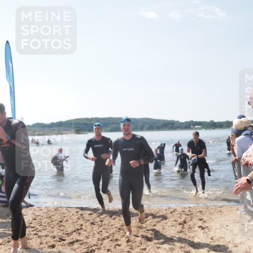 22.06.2025 - Viking Triathlon MichiJ http://msf.ph/oto/8093501 22.06.2025 10:39:42 Schwimmen 25, 29, 86, 93, 138, 244, 337, 423, 437, 518, 529 meine-sportfotos.de