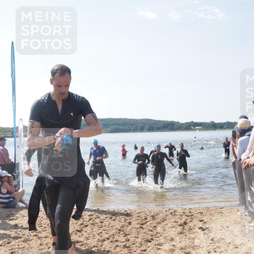 22.06.2025 - Viking Triathlon MichiJ http://msf.ph/oto/8093593 22.06.2025 10:39:46 Schwimmen 25, 29, 86, 138, 244, 423, 437, 518, 529 meine-sportfotos.de