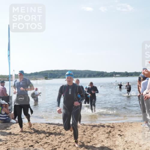 22.06.2025 - Viking Triathlon MichiJ http://msf.ph/oto/8093686 22.06.2025 10:39:49 Schwimmen 25, 29, 86, 244, 283, 423, 437, 518 meine-sportfotos.de