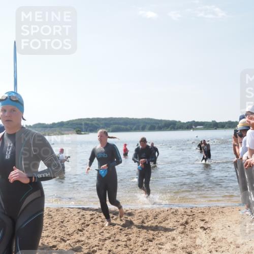 22.06.2025 - Viking Triathlon MichiJ http://msf.ph/oto/8093715 22.06.2025 10:39:50 Schwimmen 25, 29, 86, 244, 283, 423, 437, 518 meine-sportfotos.de