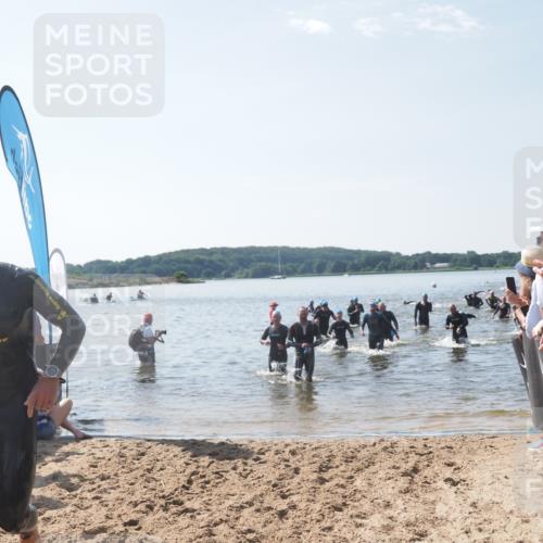 22.06.2025 - Viking Triathlon MichiJ http://msf.ph/oto/8094507 22.06.2025 10:40:21 Schwimmen 228, 254, 291, 375, 379, 385, 394, 487, 511, 517, 553 meine-sportfotos.de