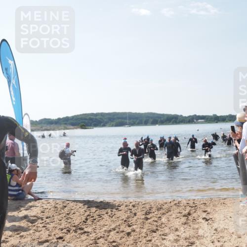 22.06.2025 - Viking Triathlon MichiJ http://msf.ph/oto/8094519 22.06.2025 10:40:21 Schwimmen 228, 254, 291, 375, 379, 385, 394, 487, 511, 517, 553 meine-sportfotos.de
