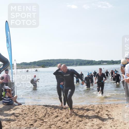22.06.2025 - Viking Triathlon MichiJ http://msf.ph/oto/8094783 22.06.2025 10:40:31 Schwimmen 44, 228, 239, 254, 275, 291, 325, 375, 385, 511, 514, 517, 556, 644, 655, 657 meine-sportfotos.de