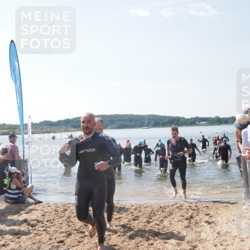 22.06.2025 - Viking Triathlon MichiJ http://msf.ph/oto/8094823 22.06.2025 10:40:31 Schwimmen 44, 228, 239, 254, 275, 291, 325, 375, 385, 511, 514, 517, 556, 644, 655, 657 meine-sportfotos.de