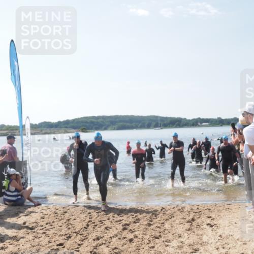 22.06.2025 - Viking Triathlon MichiJ http://msf.ph/oto/8094929 22.06.2025 10:40:38 Schwimmen 44, 228, 235, 239, 254, 266, 275, 291, 325, 361, 462, 511, 514, 556, 644, 655, 657 meine-sportfotos.de
