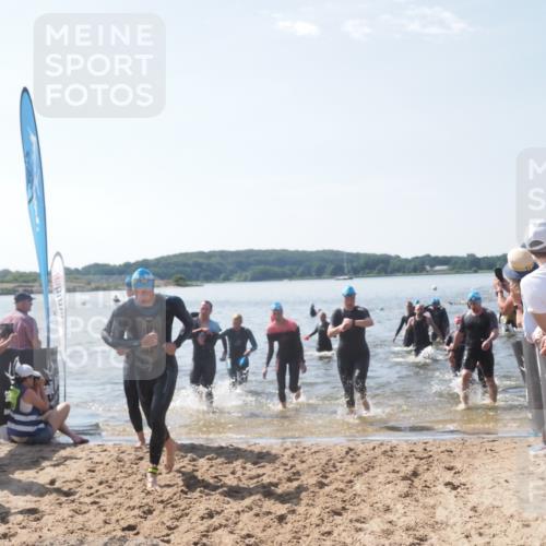 22.06.2025 - Viking Triathlon MichiJ http://msf.ph/oto/8094959 22.06.2025 10:40:39 Schwimmen 44, 228, 235, 239, 254, 266, 275, 291, 325, 361, 462, 511, 514, 530, 556, 644, 655, 657 meine-sportfotos.de
