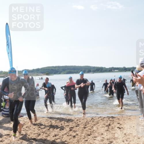 22.06.2025 - Viking Triathlon MichiJ http://msf.ph/oto/8094968 22.06.2025 10:40:39 Schwimmen 44, 228, 235, 239, 254, 266, 275, 291, 325, 361, 462, 511, 514, 530, 556, 644, 655, 657 meine-sportfotos.de