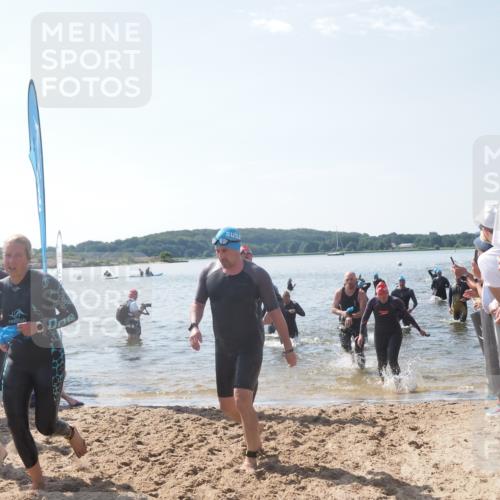 22.06.2025 - Viking Triathlon MichiJ http://msf.ph/oto/8095130 22.06.2025 10:40:44 Schwimmen 59, 235, 239, 266, 275, 325, 361, 397, 462, 514, 530, 556, 644, 655, 657 meine-sportfotos.de