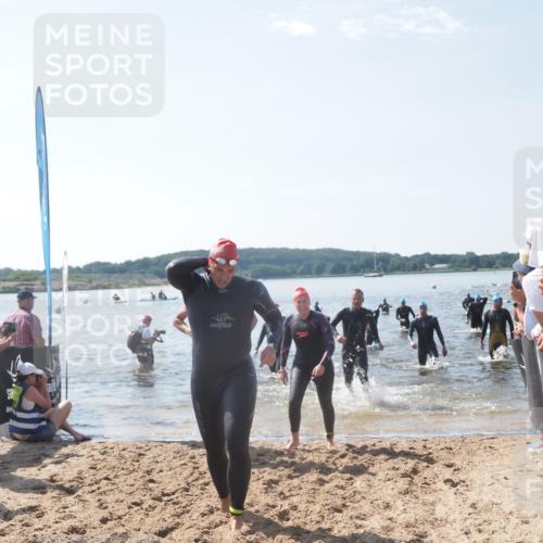 22.06.2025 - Viking Triathlon MichiJ http://msf.ph/oto/8095196 22.06.2025 10:40:46 Schwimmen 59, 235, 239, 266, 325, 361, 397, 462, 530, 644, 655, 657 meine-sportfotos.de