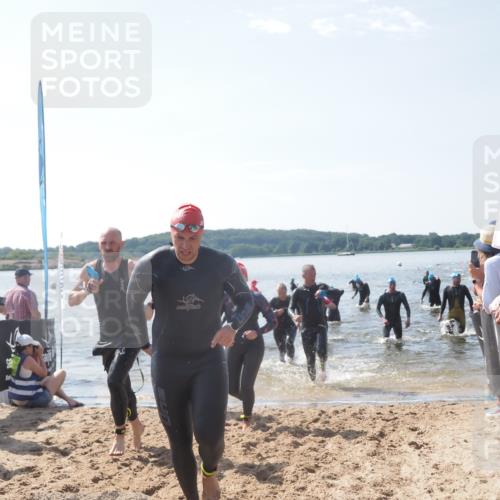 22.06.2025 - Viking Triathlon MichiJ http://msf.ph/oto/8095209 22.06.2025 10:40:47 Schwimmen 59, 235, 239, 266, 325, 361, 397, 462, 530, 655, 657 meine-sportfotos.de