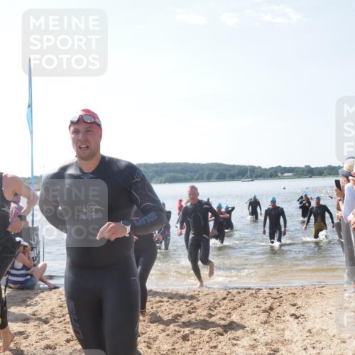 22.06.2025 - Viking Triathlon MichiJ http://msf.ph/oto/8095228 22.06.2025 10:40:47 Schwimmen 59, 235, 239, 266, 325, 361, 397, 462, 530, 655, 657 meine-sportfotos.de