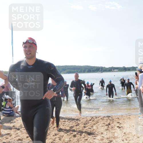 22.06.2025 - Viking Triathlon MichiJ http://msf.ph/oto/8095236 22.06.2025 10:40:47 Schwimmen 59, 235, 239, 266, 325, 361, 397, 462, 530, 655, 657 meine-sportfotos.de