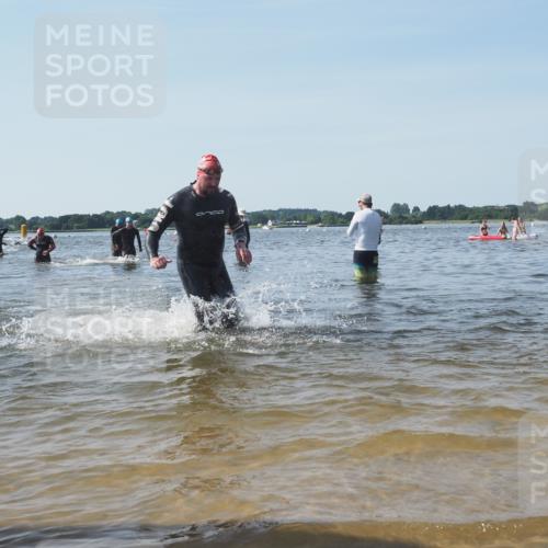 22.06.2025 - Viking Triathlon KatJ http://msf.ph/oto/8095243 22.06.2025 10:30:28 Schwimmen 13, 381, 393, 551, 643 meine-sportfotos.de