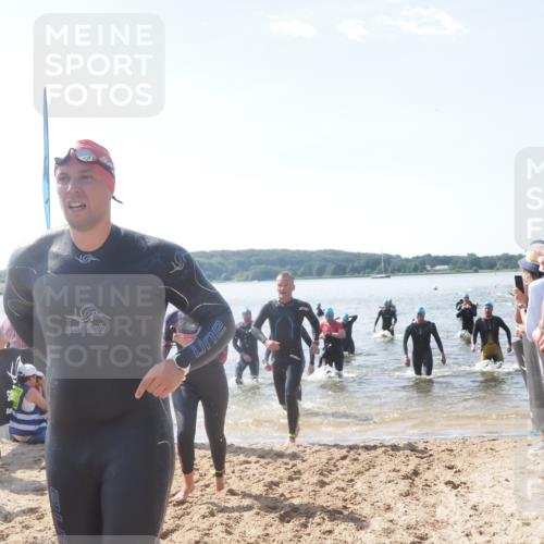 22.06.2025 - Viking Triathlon MichiJ http://msf.ph/oto/8095246 22.06.2025 10:40:47 Schwimmen 59, 235, 239, 266, 325, 361, 397, 462, 530, 655, 657 meine-sportfotos.de