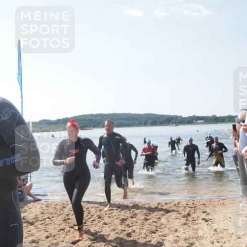 22.06.2025 - Viking Triathlon MichiJ http://msf.ph/oto/8095254 22.06.2025 10:40:48 Schwimmen 59, 235, 239, 266, 361, 397, 462, 530, 655 meine-sportfotos.de