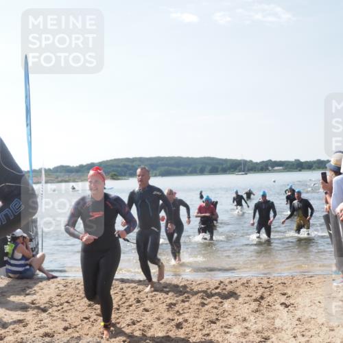 22.06.2025 - Viking Triathlon MichiJ http://msf.ph/oto/8095261 22.06.2025 10:40:48 Schwimmen 59, 235, 239, 266, 361, 397, 462, 530, 655 meine-sportfotos.de