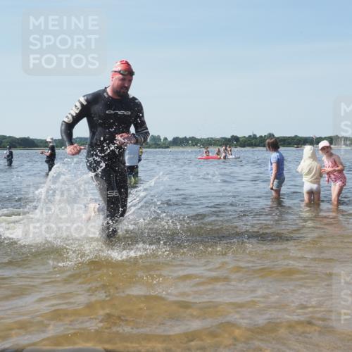 22.06.2025 - Viking Triathlon KatJ http://msf.ph/oto/8095275 22.06.2025 10:30:29 Schwimmen 13, 381, 393, 551, 643, 651 meine-sportfotos.de