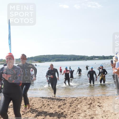 22.06.2025 - Viking Triathlon MichiJ http://msf.ph/oto/8095286 22.06.2025 10:40:49 Schwimmen 59, 235, 239, 266, 361, 397, 462, 530, 655 meine-sportfotos.de