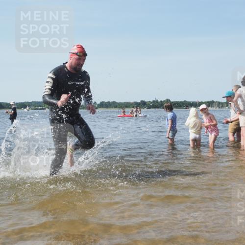 22.06.2025 - Viking Triathlon KatJ http://msf.ph/oto/8095287 22.06.2025 10:30:29 Schwimmen 13, 381, 393, 551, 643, 651 meine-sportfotos.de