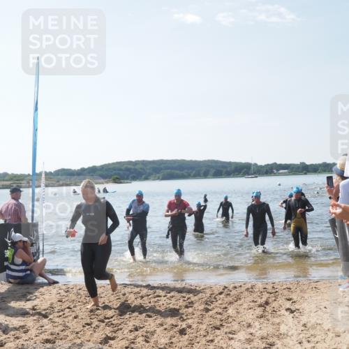 22.06.2025 - Viking Triathlon MichiJ http://msf.ph/oto/8095310 22.06.2025 10:40:50 Schwimmen 59, 235, 239, 266, 361, 397, 462, 530, 655 meine-sportfotos.de