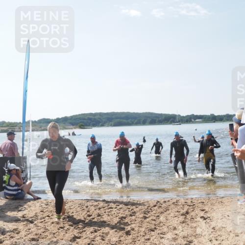 22.06.2025 - Viking Triathlon MichiJ http://msf.ph/oto/8095324 22.06.2025 10:40:50 Schwimmen 59, 235, 239, 266, 361, 397, 462, 530, 655 meine-sportfotos.de