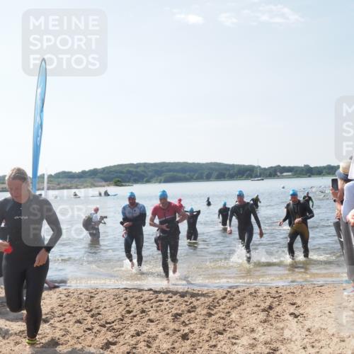 22.06.2025 - Viking Triathlon MichiJ http://msf.ph/oto/8095337 22.06.2025 10:40:51 Schwimmen 59, 235, 266, 361, 397, 462, 530, 655 meine-sportfotos.de
