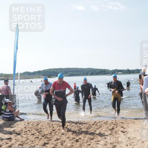 22.06.2025 - Viking Triathlon MichiJ http://msf.ph/oto/8095364 22.06.2025 10:40:52 Schwimmen 59, 235, 266, 361, 389, 397, 462, 530 meine-sportfotos.de