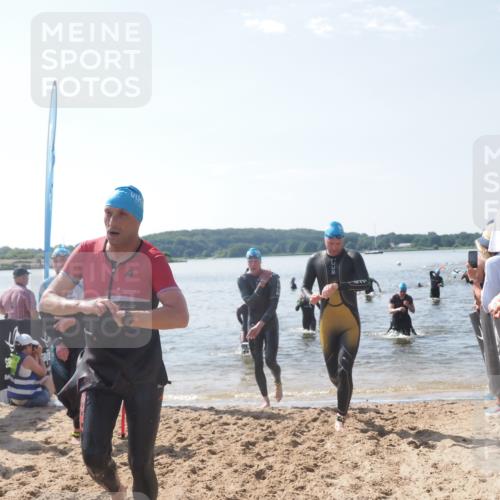 22.06.2025 - Viking Triathlon MichiJ http://msf.ph/oto/8095396 22.06.2025 10:40:54 Schwimmen 59, 266, 361, 389, 397, 462, 530 meine-sportfotos.de