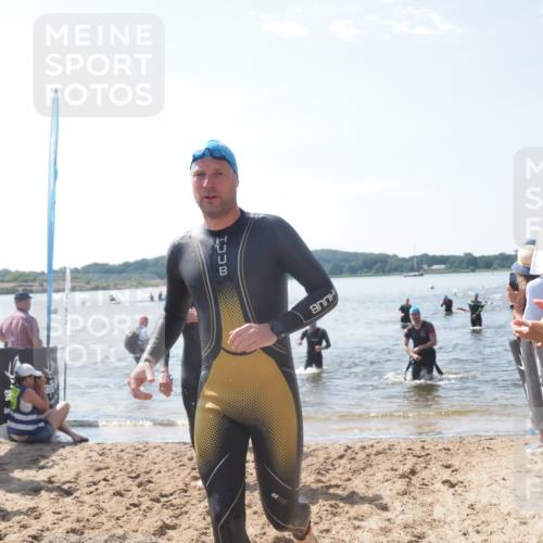 22.06.2025 - Viking Triathlon MichiJ http://msf.ph/oto/8095442 22.06.2025 10:40:56 Schwimmen 59, 153, 389, 397, 462, 530 meine-sportfotos.de