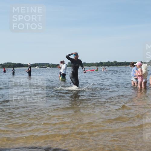 22.06.2025 - Viking Triathlon KatJ http://msf.ph/oto/8095589 22.06.2025 10:30:42 Schwimmen 13, 162, 188, 444, 551, 630, 651 meine-sportfotos.de