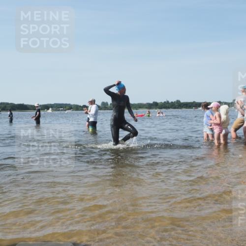 22.06.2025 - Viking Triathlon KatJ http://msf.ph/oto/8095607 22.06.2025 10:30:42 Schwimmen 13, 162, 188, 444, 551, 630, 651 meine-sportfotos.de