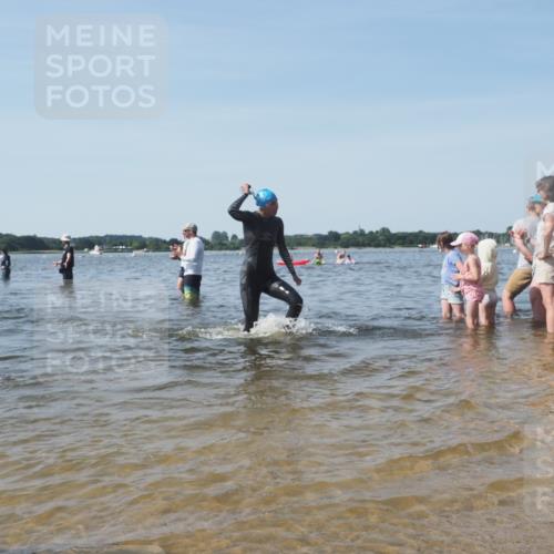 22.06.2025 - Viking Triathlon KatJ http://msf.ph/oto/8095619 22.06.2025 10:30:42 Schwimmen 13, 162, 188, 444, 551, 630, 651 meine-sportfotos.de