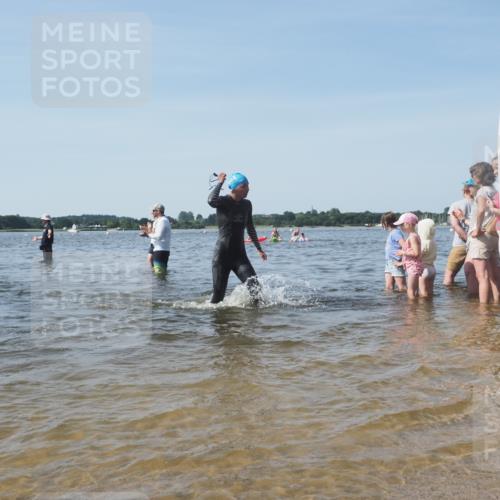 22.06.2025 - Viking Triathlon KatJ http://msf.ph/oto/8095627 22.06.2025 10:30:42 Schwimmen 13, 162, 188, 444, 551, 630, 651 meine-sportfotos.de